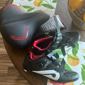 Peloton shoes size 8 or 39 and seat for peloton bike